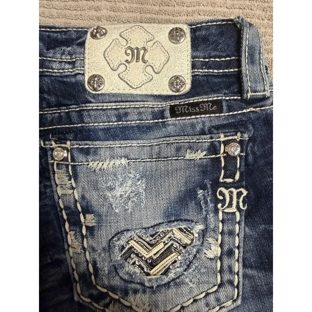 Miss Me Distressed Jeans Signature Cropped Size 28